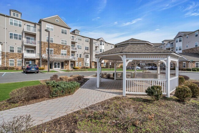 Foto del edificio - 131 Tower Blvd