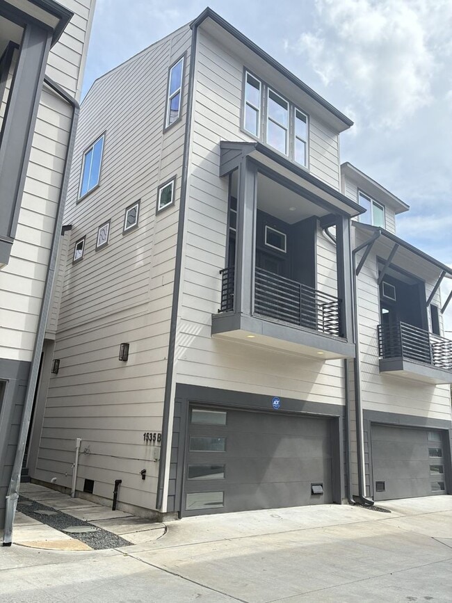 Building Photo - For Lease | 3 Bed, 3.5 Bath | 2,139 Sq Ft | Timber Heights Village |