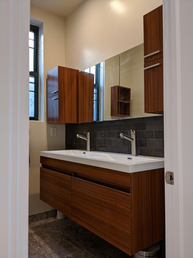 Foto del edificio - 2533 W Cortez St