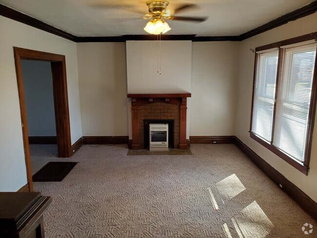 Building Photo - 914 10th St