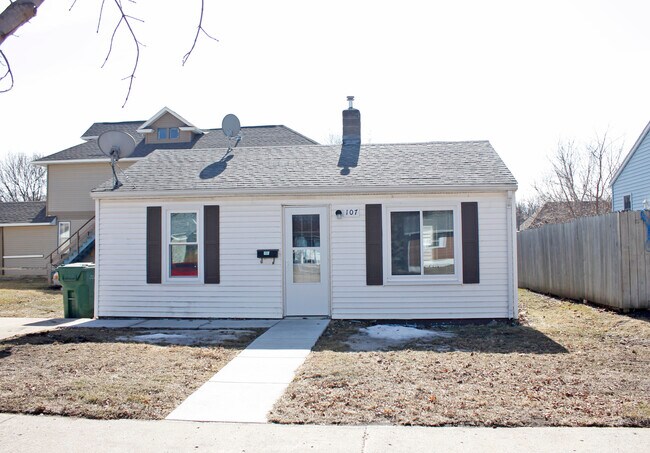 Building Photo - 107 7th St W