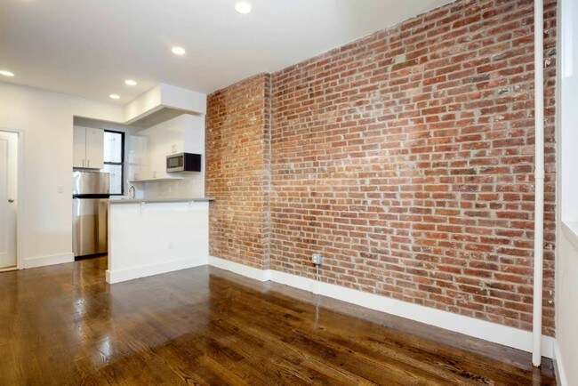 Building Photo - 207 8TH Ave