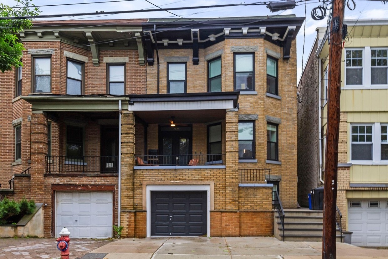 Primary Photo - 431 Gregory Ave
