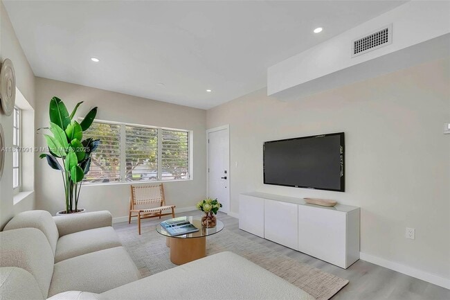 Foto del edificio - 1852 SW 22nd Terrace