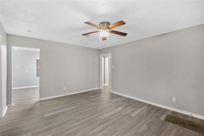 Foto del edificio - 7343 Krueger Rd