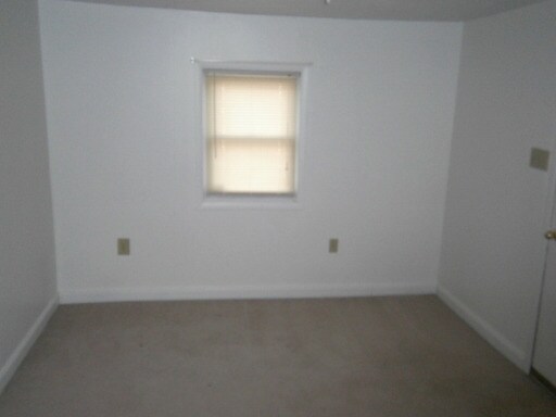 Building Photo - 250 Rosedale Dr