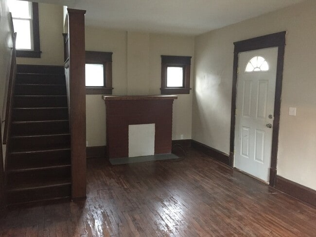 Building Photo - 808 Cody Ct NW