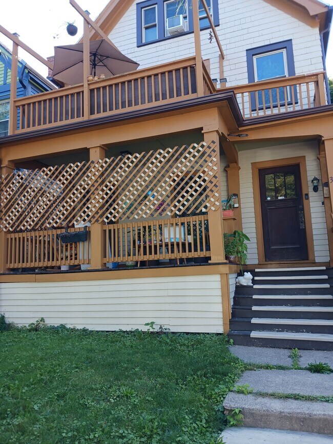entrance-about 10 stairs from sidewalk - 319 Maryland St