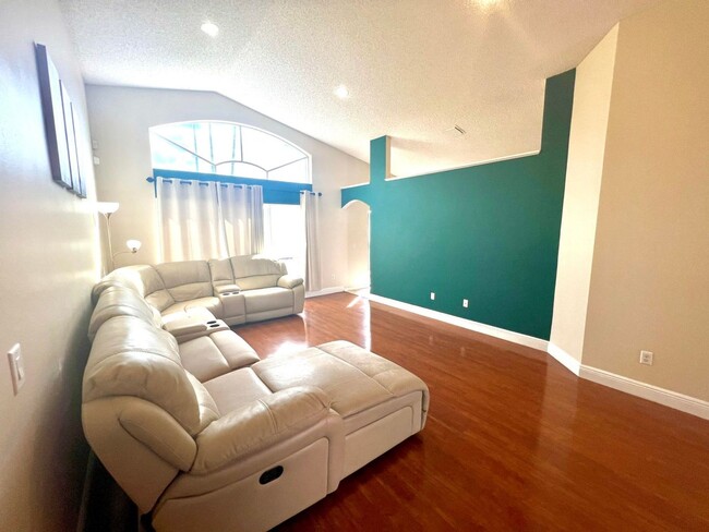 Foto del edificio - 10614 Crystal Cove Ln