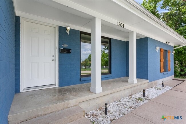 Building Photo - 1304 Metropolitan Dr