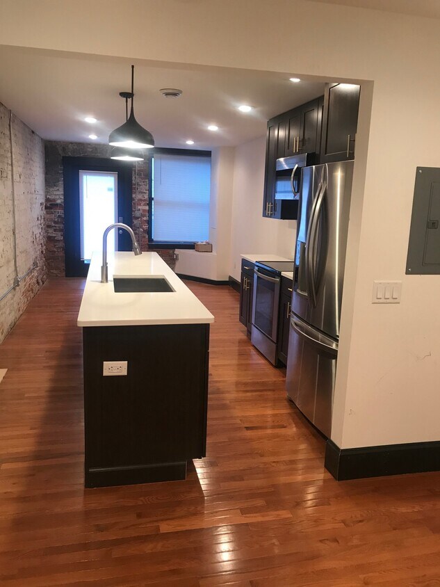 Foto principal - 25 E Main St