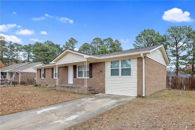 Foto del edificio - 929 Hollydale Ln