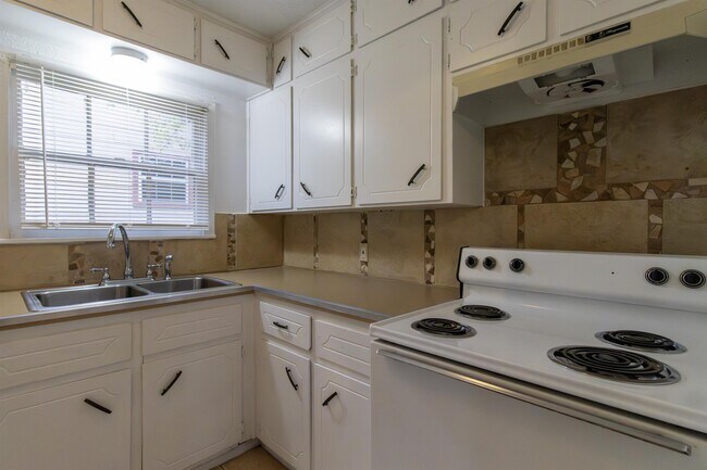 Building Photo - 1312 Massey St