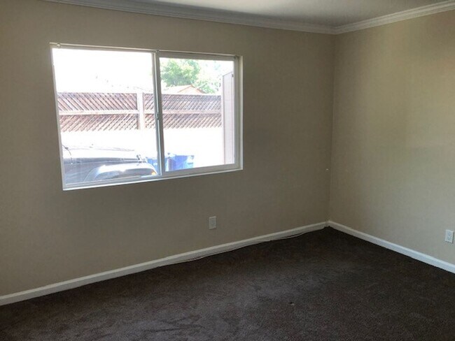 Foto del edificio - Stunning 3-Bedroom Burbank Home with Office & Entertainer’s Backyard