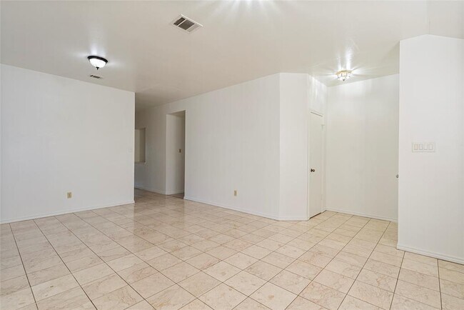 Foto del edificio - 13216 Bennington Ln