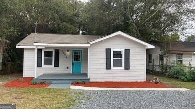 Building Photo - 3584 Log Cabin Dr