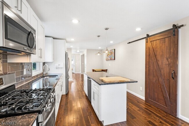 Building Photo - 46 Bernards Ave