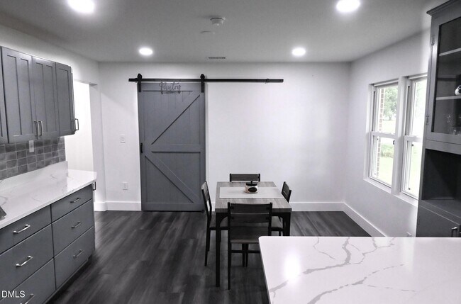 Foto del edificio - 414 E Bostic St