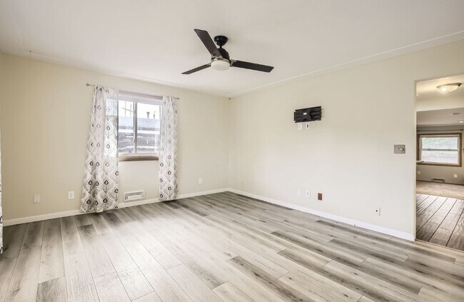 Foto del edificio - 2343 W 11th Street Rd
