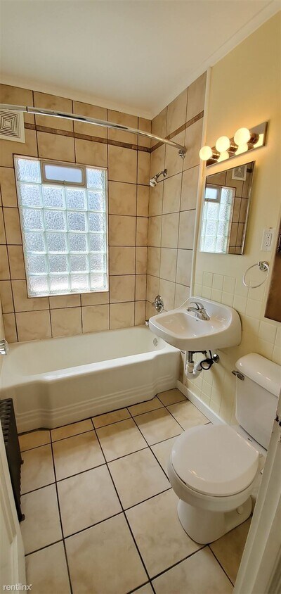 Foto principal - 1 br, 1 bath Apartment - 1037 Shawano Ave