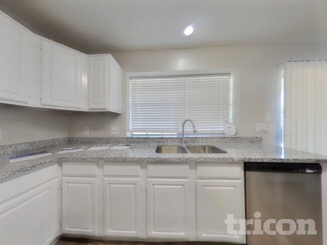 Building Photo - 3115 Granite Lake Dr