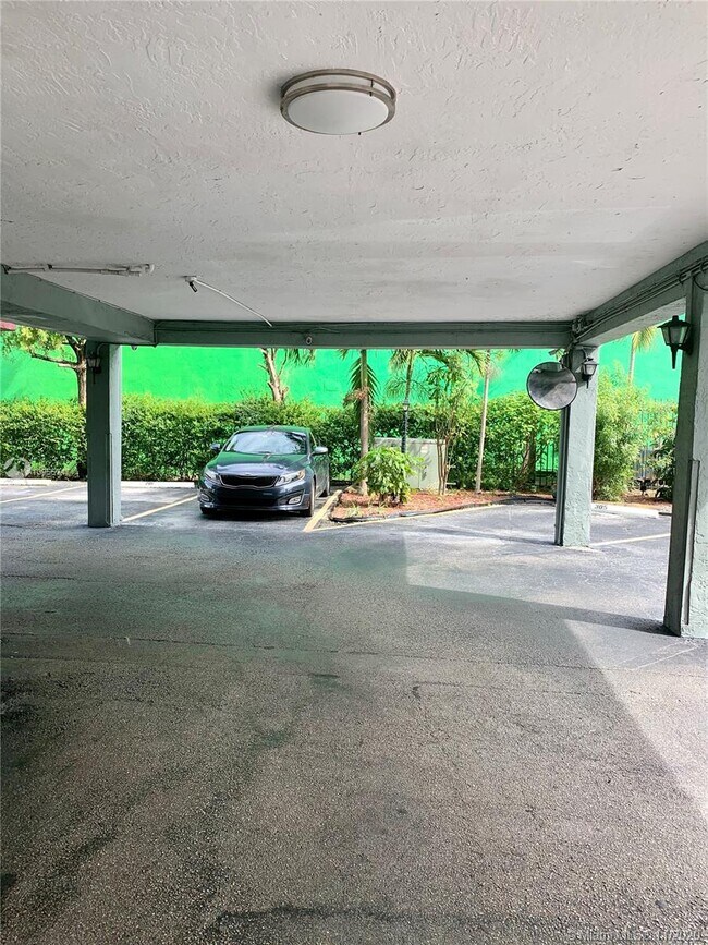 Foto del edificio - 6580 W Flagler St