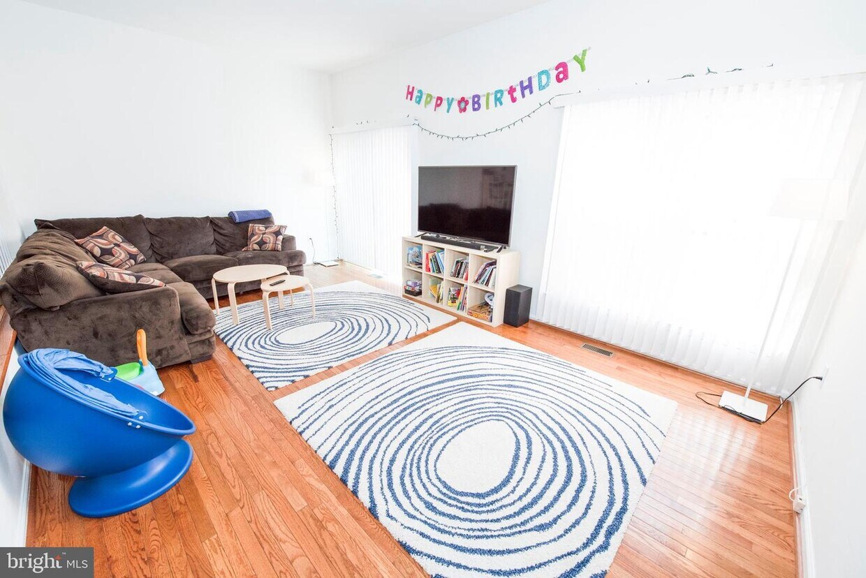 Foto principal - 6314 Montrose Rd