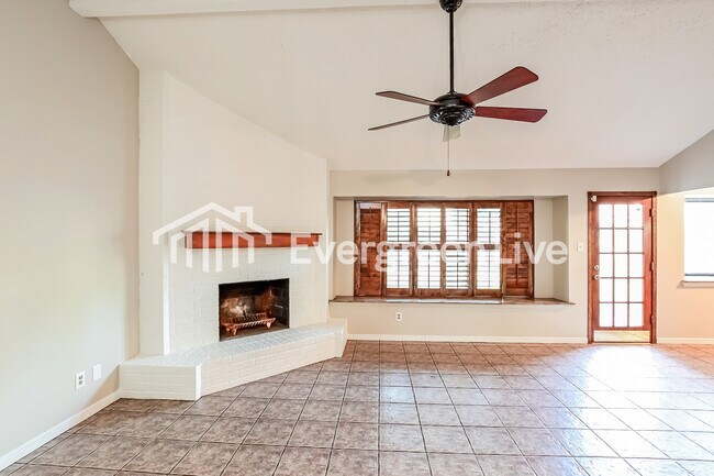 Foto del edificio - 6019 Coachgate Dr