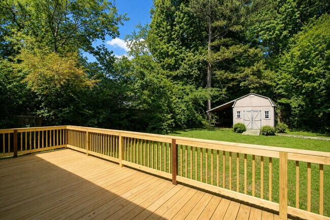 Foto del edificio - Updated Multi-Bedroom Home | Brand-New Deck | Circular Drive | Triad Premier Realty