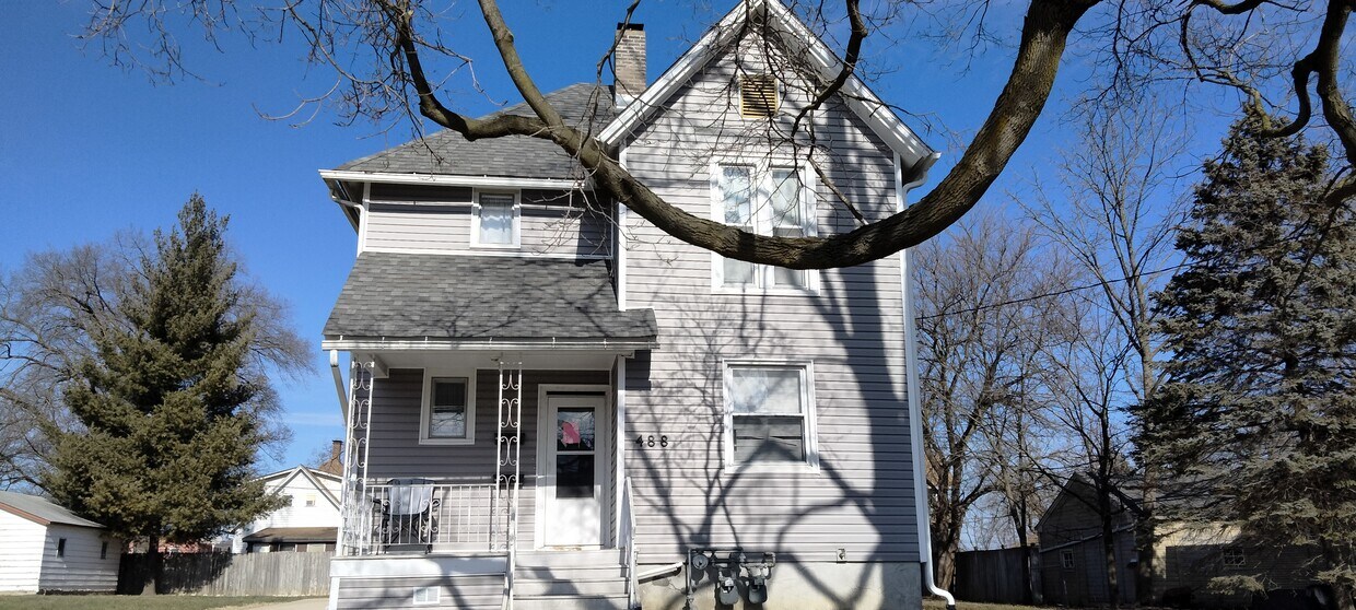 Primary Photo - 488 Columbia Ave