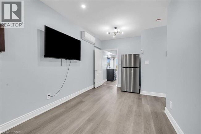 Building Photo - 4987 King St