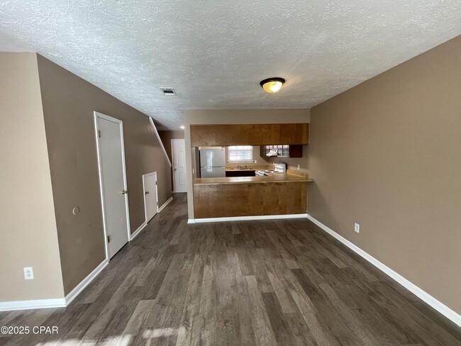 Foto del edificio - 6913 Cherry St