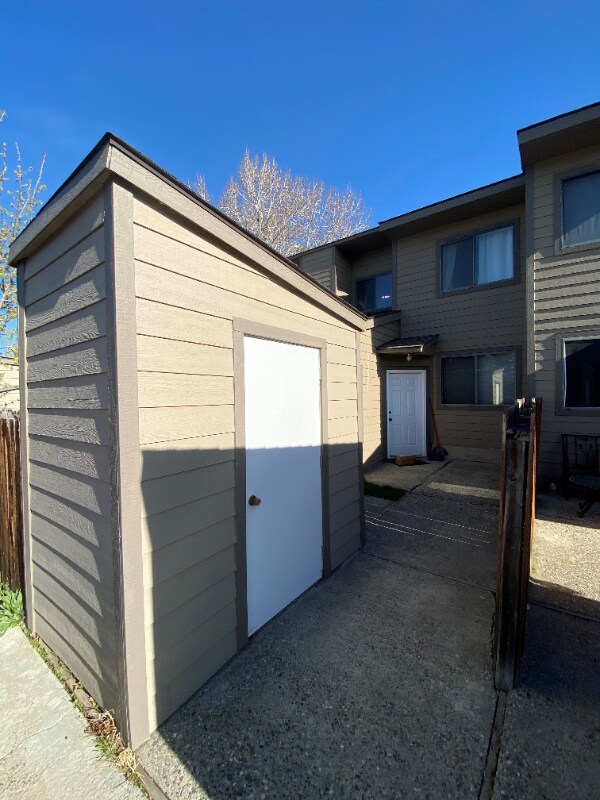 Foto del edificio - 65 Chestnut Grove Ave