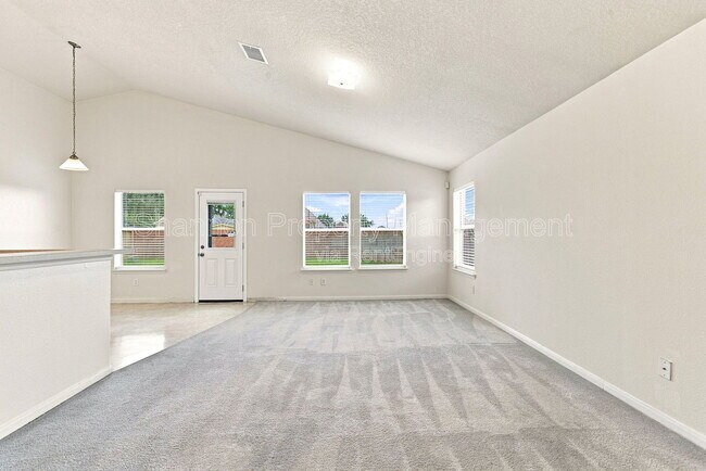 Foto del edificio - 2002 Roaring Springs Dr