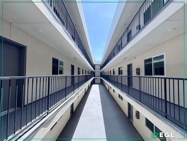 Building Photo - 1492