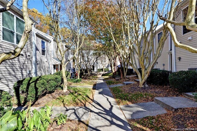 Foto del edificio - 4043 Midlands Rd