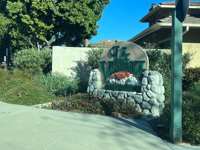 Building Photo - La Ventana Townhouse in Ventura