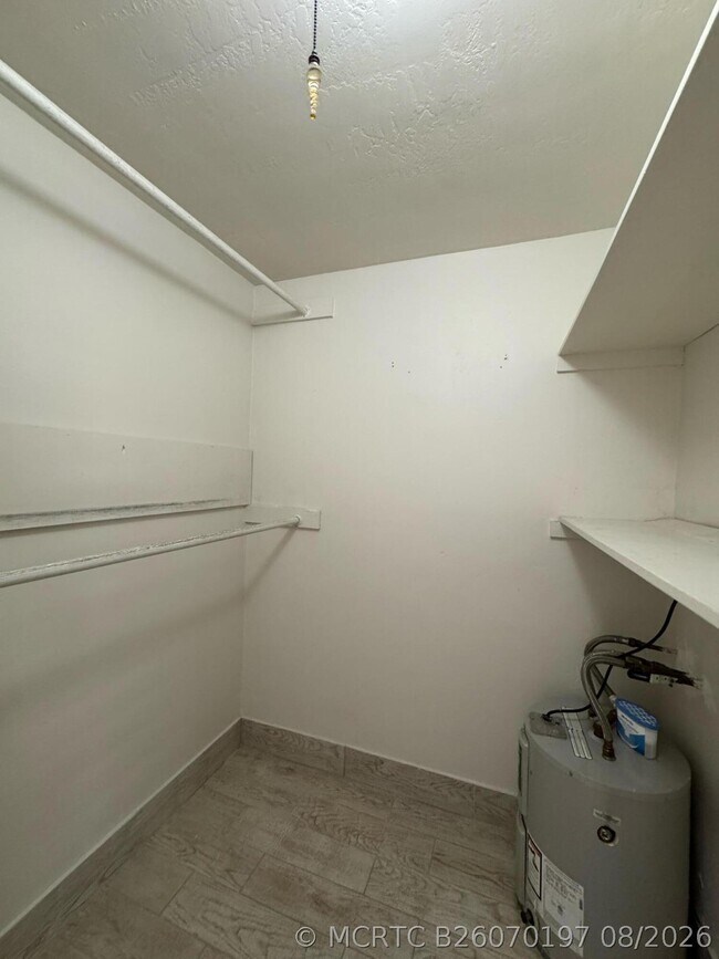 Foto del edificio - 340 SW 16th Ct