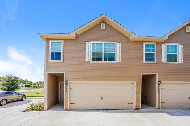 Building Photo - 580 Solomon Ln