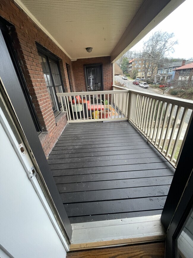 Entrada al balcón - 1305 31st St S