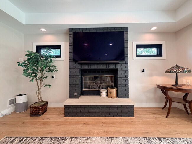 Foto del edificio - 2318 Hillside Ct