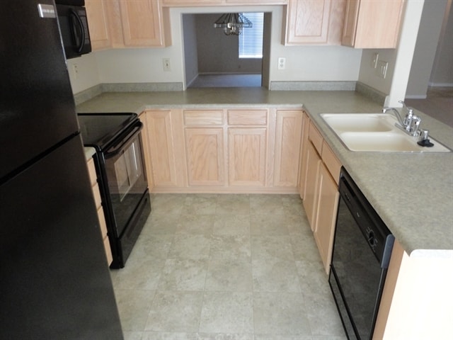 Foto del edificio - 10235 W Missouri Ave