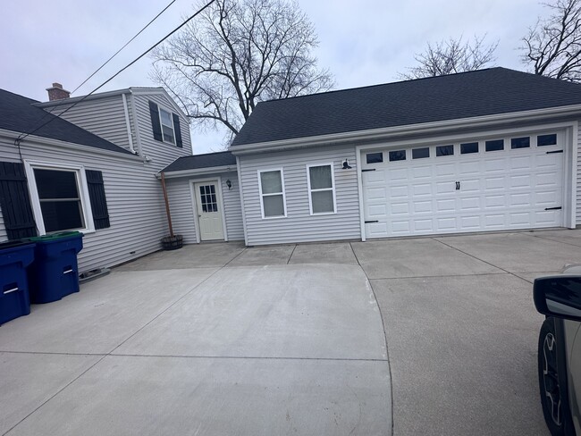 Building Photo - 213 E Douglas St