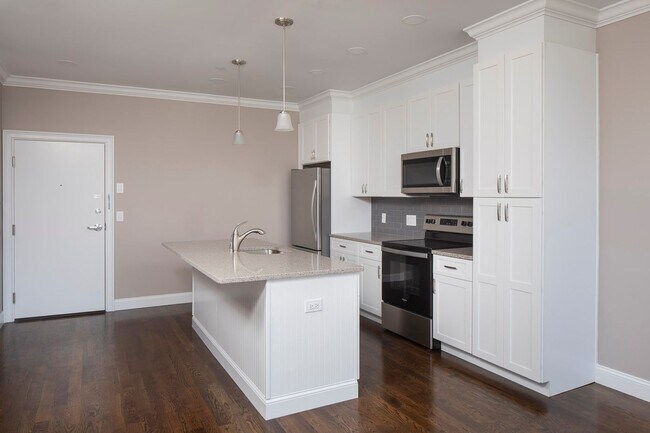 Foto del interior - North Washington Square @ Hickory: In-Unit Washer & Dryer, Cold Water, Fitness Center, Sauna, Bar...