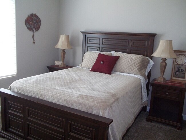 Building Photo - Stunning Fully furnished home 3 bed 2.5 baths 2056 sq ft w/heated pool!!! Must see will rent fast!