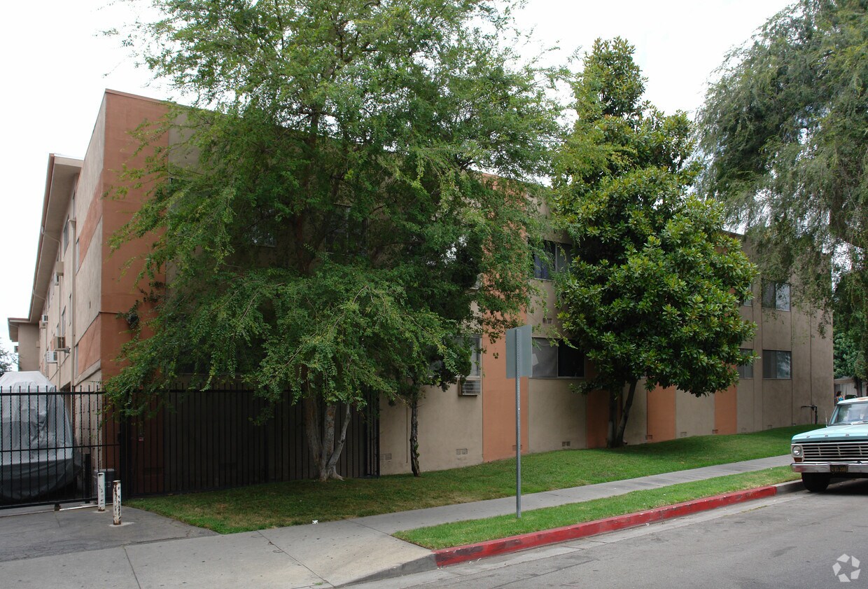 Primary Photo - 21700 Roscoe Blvd