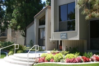 Primary Photo - 99 N Ashwood Ave