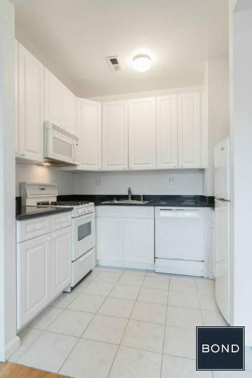 Foto del edificio - 318 E 89th St