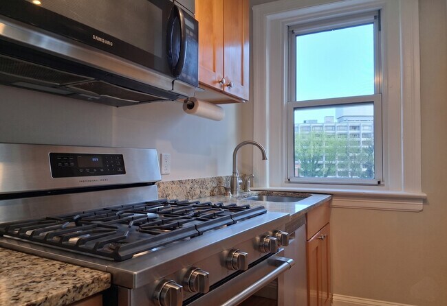 Foto del edificio - 1954 Columbia Rd NW