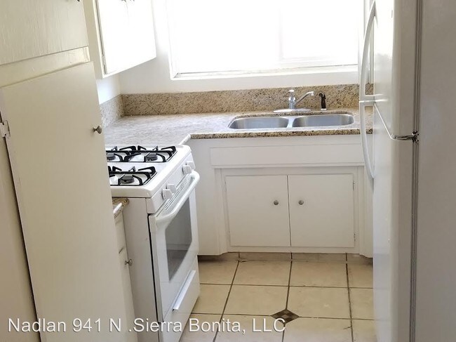 Building Photo - 941 N Sierra Bonita Ave